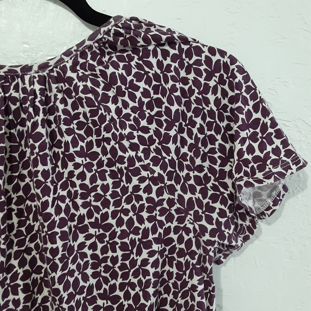 Old navy tee - Picture 5 of 5
